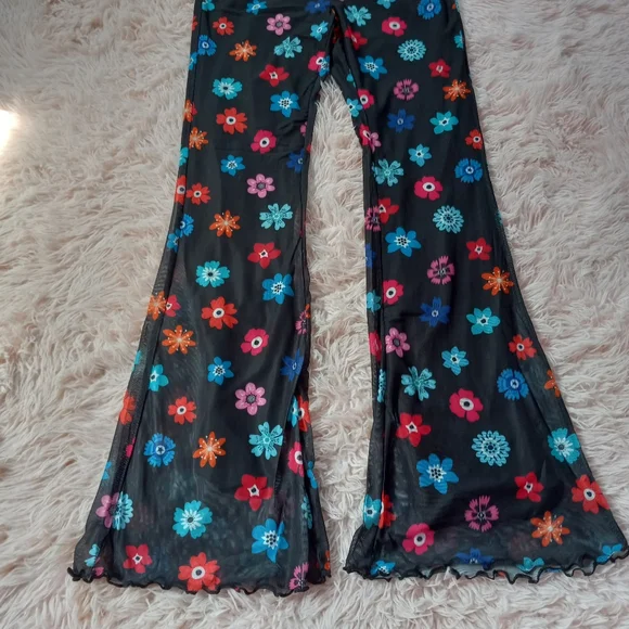 ❣️SOLD OUT online! Fit&flare flower retro lettuce edged mesh overlay bellbottoms - Picture 2 of 4